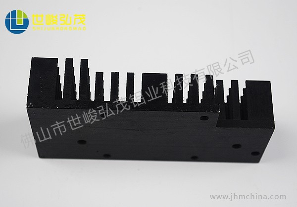 深加工汽車鋁型材散熱器