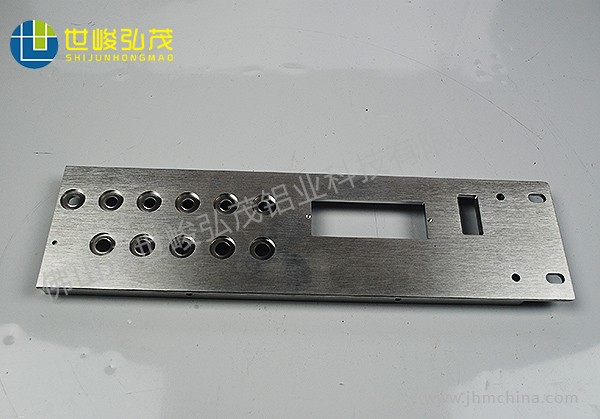 汽車功放面板深加工鋁型材