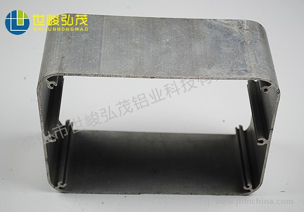 3000T機(jī)大方管鋁合金鋁型材-3 3000T機(jī)大方管鋁合金鋁型材-3